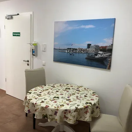Chen Mit 2 Schlafzimmern, Ebk, Separat Balkon