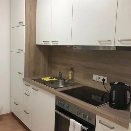 Appartement Chen Mit 2 Schlafzimmern, Ebk, Separat Balkon