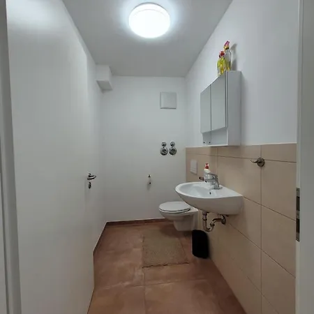Chen Mit 2 Schlafzimmern, Ebk, Separat Balkon Appartement