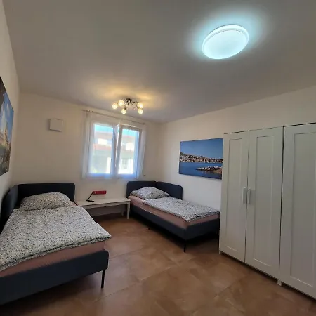 Chen Mit 2 Schlafzimmern, Ebk, Separat Balkon Apartment Griesstatt