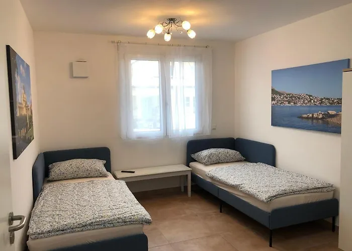 Apartment Chen Mit 2 Schlafzimmern, Ebk, Separat Balkon Griesstatt