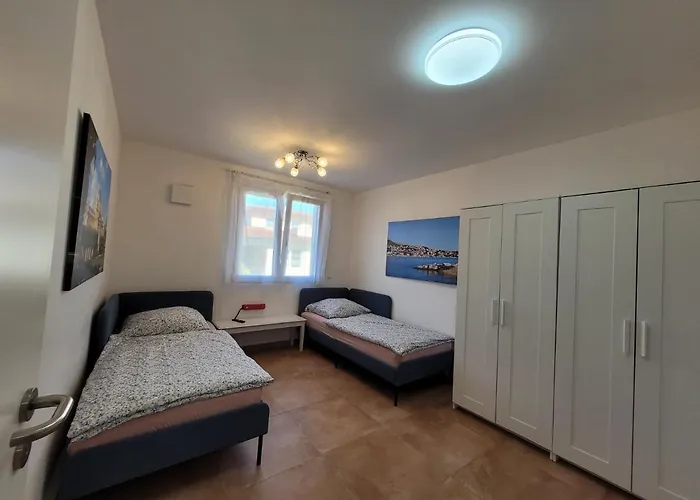 Chen Mit 2 Schlafzimmern, Ebk, Separat Balkon Apartment Griesstatt